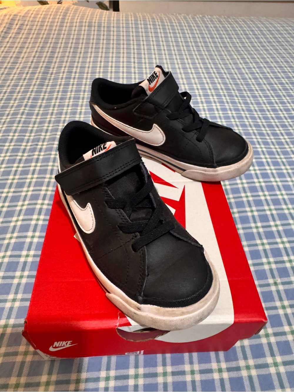 Nike Kids Black and White Low-Top Sneakers with Velcro Strap